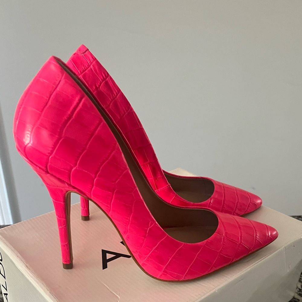 New in box Aldo Sevielth neon pink heels size 8 1/2